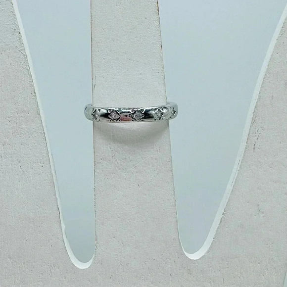 18K Silver Plated Star Rhinestones Stacking Band Ring in Silver - Picture 2 of 7